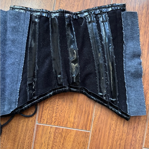 Black Patent Faux Leather Zip Corset sz Small - Picture 6 of 11